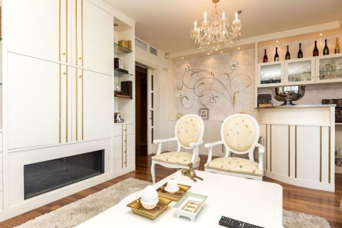 Купить квартиру в Барселона, Испания с 4 комнаты, 145м², № 7616 - фото 17