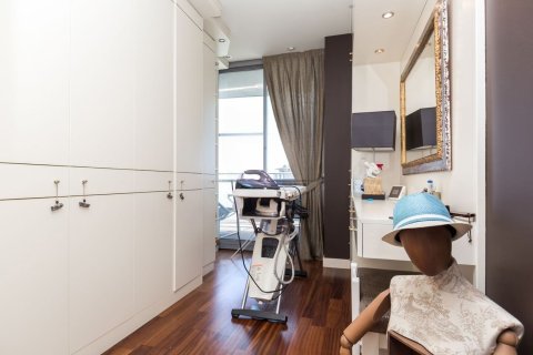Купить квартиру в Барселона, Испания с 4 комнаты, 145м², № 7616 - фото 28