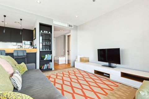 Apartamento de 3 dormitorios en venta en Barcelona, Cataluña, Spain № 7615 - foto 8