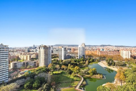 Apartamento de 3 dormitorios en venta en Barcelona, Cataluña, Spain № 7615 - foto 3