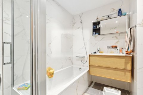 Apartamento de 3 dormitorios en venta en Barcelona, Cataluña, Spain № 7615 - foto 16