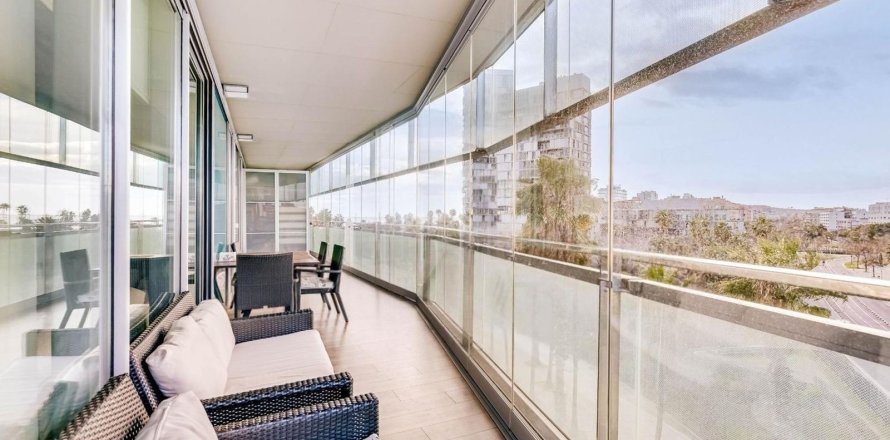 Apartamento de 3 dormitorios en venta en Barcelona, Cataluña, Spain № 7619