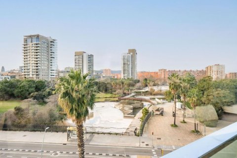 Apartamento de 3 dormitorios en venta en Barcelona, Cataluña, Spain № 7619 - foto 3