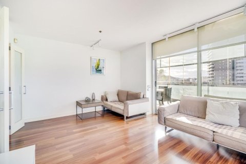 Apartamento de 3 dormitorios en venta en Barcelona, Cataluña, Spain № 7619 - foto 23
