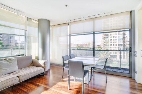 Apartamento de 3 dormitorios en venta en Barcelona, Cataluña, Spain № 7619 - foto 24