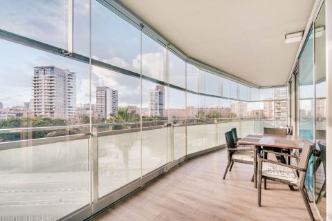 Apartamento de 3 dormitorios en venta en Barcelona, Cataluña, Spain № 7619 - foto 2