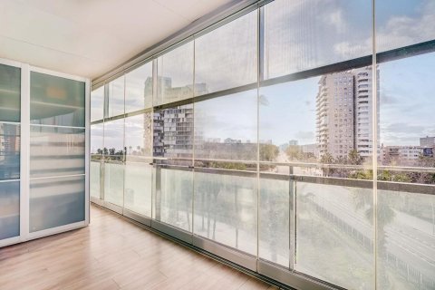 Apartamento de 3 dormitorios en venta en Barcelona, Cataluña, Spain № 7619 - foto 12