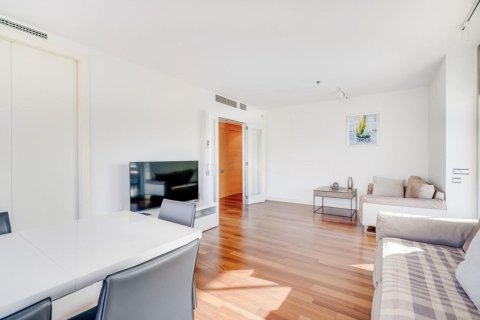 Apartamento de 3 dormitorios en venta en Barcelona, Cataluña, Spain № 7619 - foto 19
