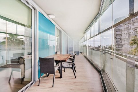 Apartamento de 3 dormitorios en venta en Barcelona, Cataluña, Spain № 7619 - foto 8