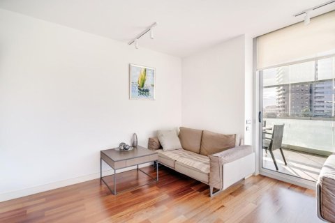 Apartamento de 3 dormitorios en venta en Barcelona, Cataluña, Spain № 7619 - foto 27