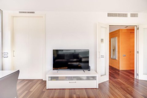 Apartamento de 3 dormitorios en venta en Barcelona, Cataluña, Spain № 7619 - foto 26
