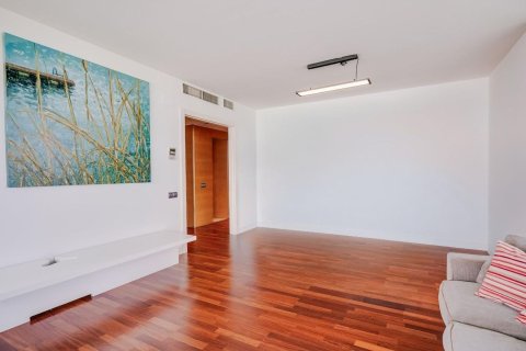 Apartamento de 3 dormitorios en venta en Barcelona, Cataluña, Spain № 7618 - foto 22