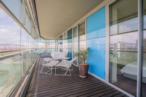 Apartamento de 3 dormitorios en venta en Barcelona, Cataluña, Spain № 7618 - foto 2