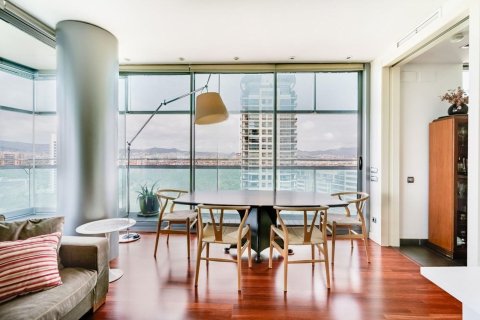 Apartamento de 3 dormitorios en venta en Barcelona, Cataluña, Spain № 7618 - foto 24