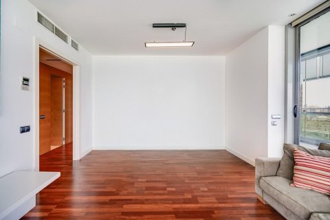 Apartamento de 3 dormitorios en venta en Barcelona, Cataluña, Spain № 7618 - foto 21