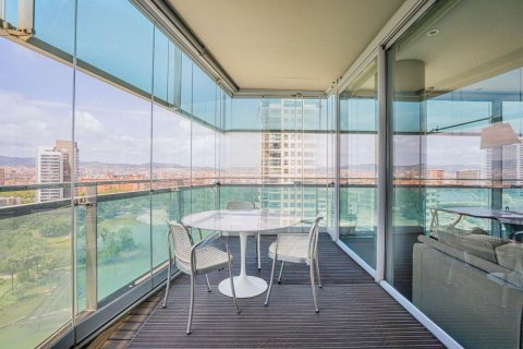 Apartamento de 3 dormitorios en venta en Barcelona, Cataluña, Spain № 7618 - foto 11