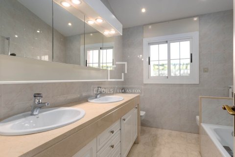 Villa de 7 dormitorios en venta en Vilassar de Dalt, Barcelona, Cataluña, Spain № 4500 - foto 13
