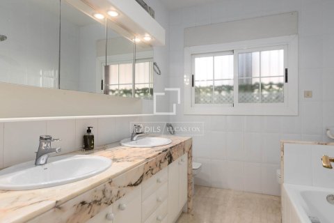 Villa de 7 dormitorios en venta en Vilassar de Dalt, Barcelona, Cataluña, Spain № 4500 - foto 20