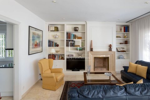 Villa de 7 dormitorios en venta en Vilassar de Dalt, Barcelona, Cataluña, Spain № 4500 - foto 9