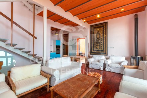 Сasa de 4 dormitorios en venta en Barcelona, Cataluña, Spain № 5665 - foto 4