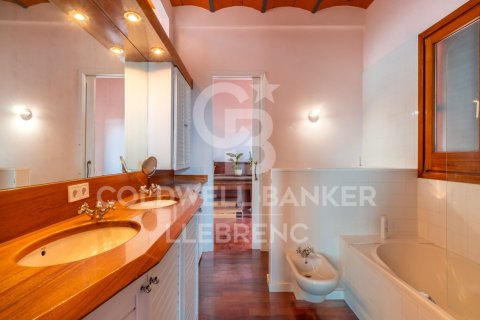 Сasa de 4 dormitorios en venta en Barcelona, Cataluña, Spain № 5665 - foto 23