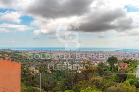 Сasa de 4 dormitorios en venta en Barcelona, Cataluña, Spain № 5665 - foto 1
