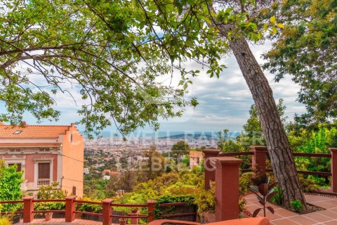 Сasa de 4 dormitorios en venta en Barcelona, Cataluña, Spain № 5665 - foto 2