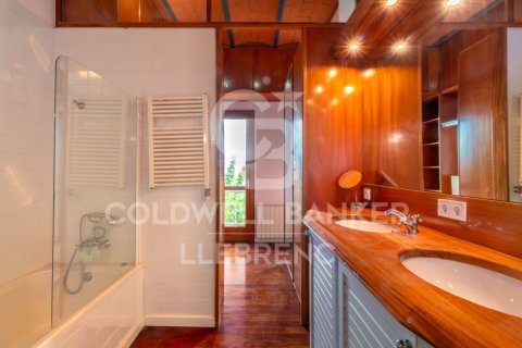 Сasa de 4 dormitorios en venta en Barcelona, Cataluña, Spain № 5665 - foto 24
