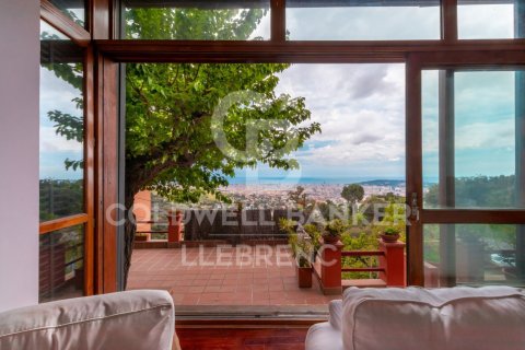 Сasa de 4 dormitorios en venta en Barcelona, Cataluña, Spain № 5665 - foto 8
