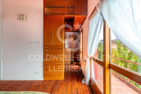 Сasa de 4 dormitorios en venta en Barcelona, Cataluña, Spain № 5665 - foto 21