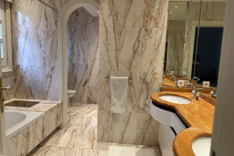 Купить дом в Кастельдефельс, Испания с 8 комнат, 642м², № 7285 - фото 2