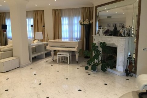 Купить дом в Кастельдефельс, Испания с 8 комнат, 642м², № 7285 - фото 18