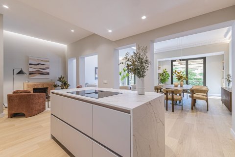 5 bedrooms apartment for sale in Barcelona, Catalonia, Spain № 7284 - photo 11