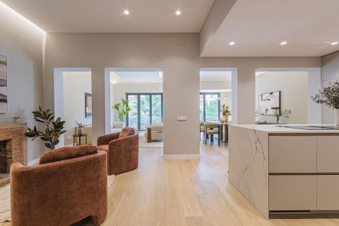 5 bedrooms apartment for sale in Barcelona, Catalonia, Spain № 7284 - photo 12