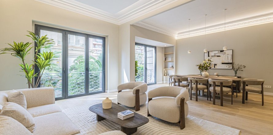 5 bedrooms apartment for sale in Barcelona, Catalonia, Spain № 7284