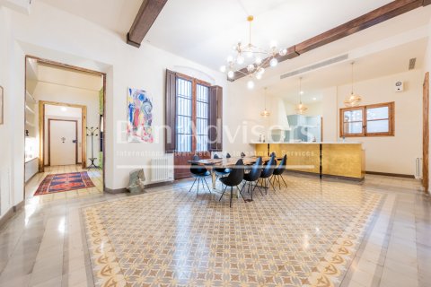 Apartamento de 7 dormitorios en venta en Barcelona, Cataluña, Spain № 2857 - foto 8