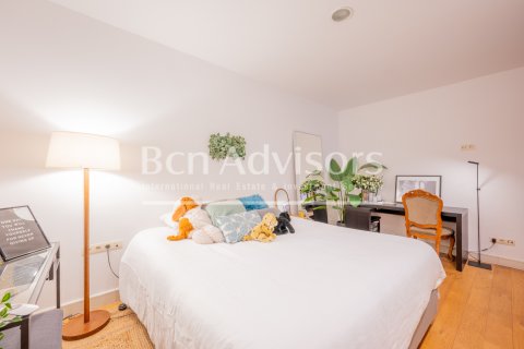 Apartamento de 4 dormitorios en venta en Barcelona, Cataluña, Spain № 2862 - foto 28