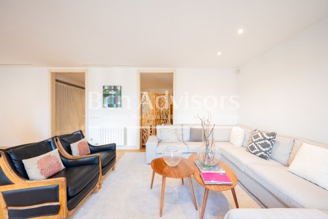 Apartamento de 4 dormitorios en venta en Barcelona, Cataluña, Spain № 2862 - foto 5