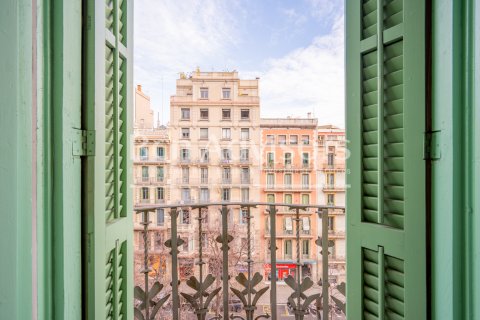 Apartamento de 4 dormitorios en venta en Barcelona, Cataluña, Spain № 2862 - foto 6