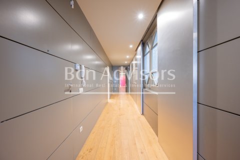 Apartamento de 4 dormitorios en venta en Barcelona, Cataluña, Spain № 2862 - foto 15