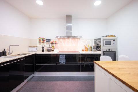 Apartamento de 4 dormitorios en venta en Barcelona, Cataluña, Spain № 2862 - foto 18
