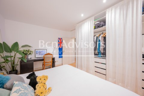 Apartamento de 4 dormitorios en venta en Barcelona, Cataluña, Spain № 2862 - foto 29