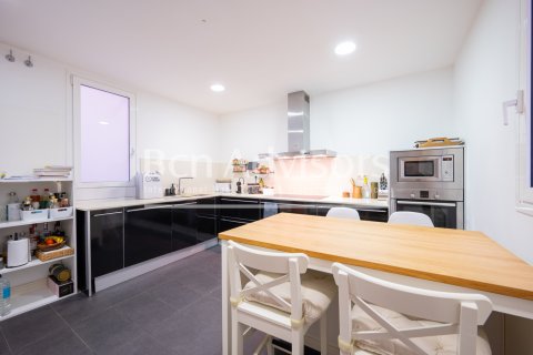 Apartamento de 4 dormitorios en venta en Barcelona, Cataluña, Spain № 2862 - foto 20