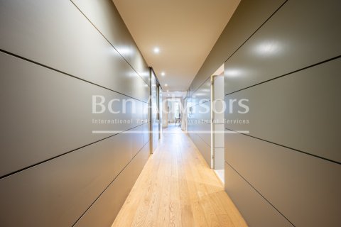 Apartamento de 4 dormitorios en venta en Barcelona, Cataluña, Spain № 2862 - foto 16