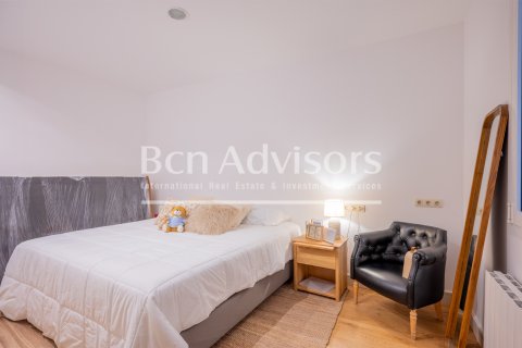 Apartamento de 4 dormitorios en venta en Barcelona, Cataluña, Spain № 2862 - foto 25