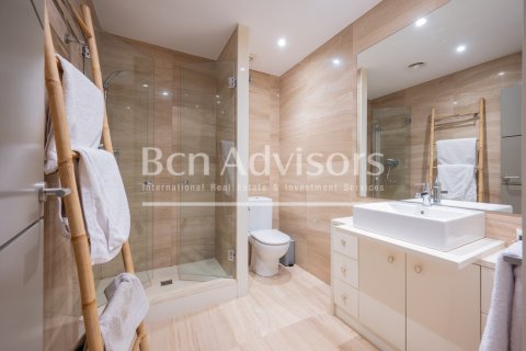 Apartamento de 4 dormitorios en venta en Barcelona, Cataluña, Spain № 2862 - foto 21