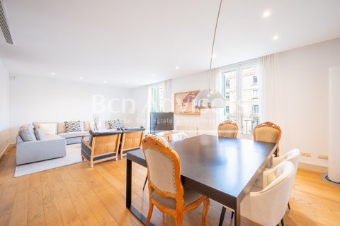 Apartamento de 4 dormitorios en venta en Barcelona, Cataluña, Spain № 2862 - foto 10