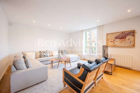 Apartamento de 4 dormitorios en venta en Barcelona, Cataluña, Spain № 2862 - foto 3