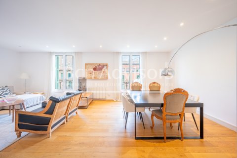 Apartamento de 4 dormitorios en venta en Barcelona, Cataluña, Spain № 2862