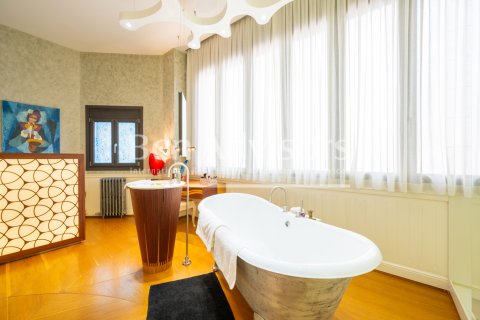 Apartamento de 2 dormitorios en venta en Barcelona, Cataluña, Spain № 2858 - foto 28